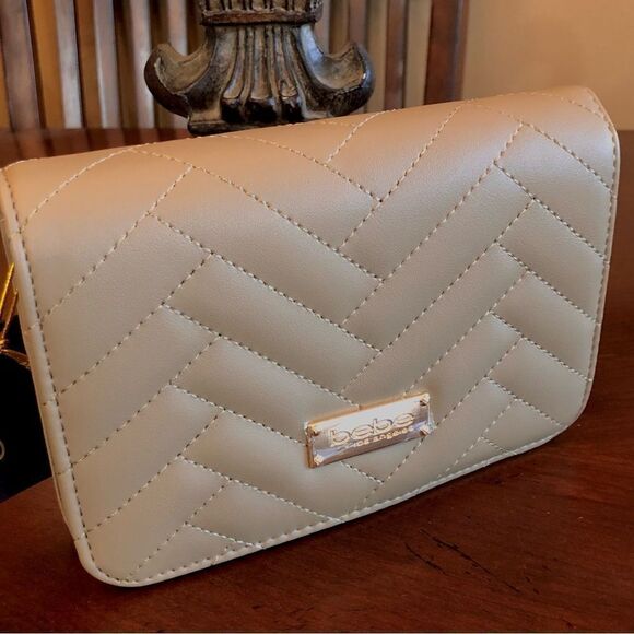 BEBE - NWT - "Sophia" Small Crossbody/Clutch in "Taupe"/Quilted Vegan Leather 👝 - Picture 4 of 15